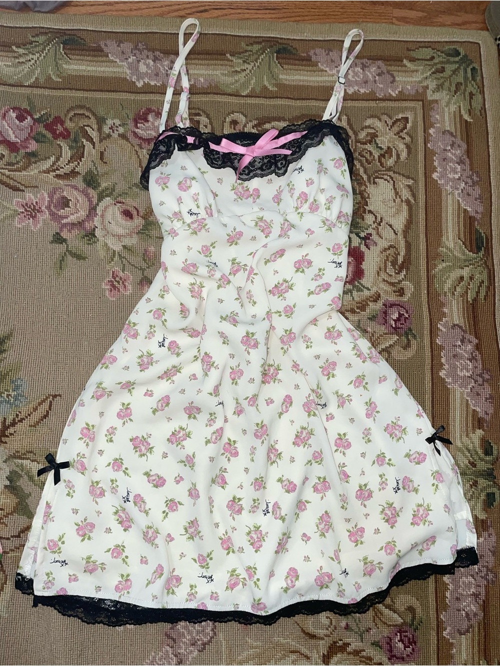 Betsy Johnson vintage Y2K Floral Satin Chemise slip dress with Black Lace Trim
